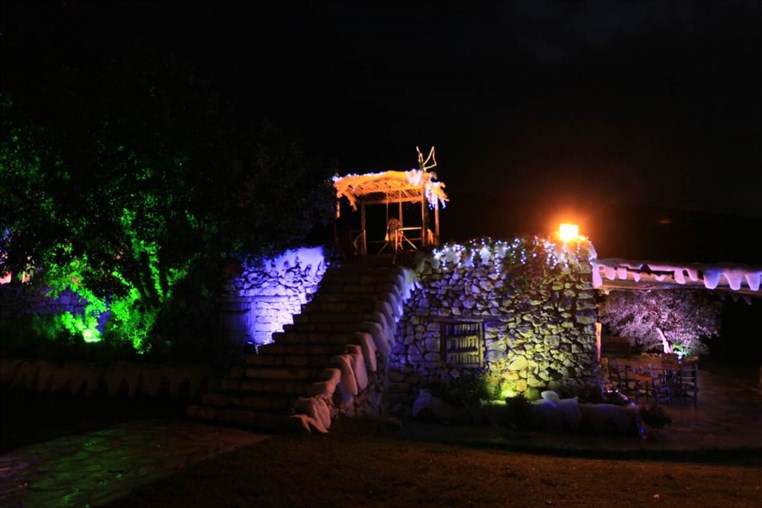 Arnaoon Christmas Village